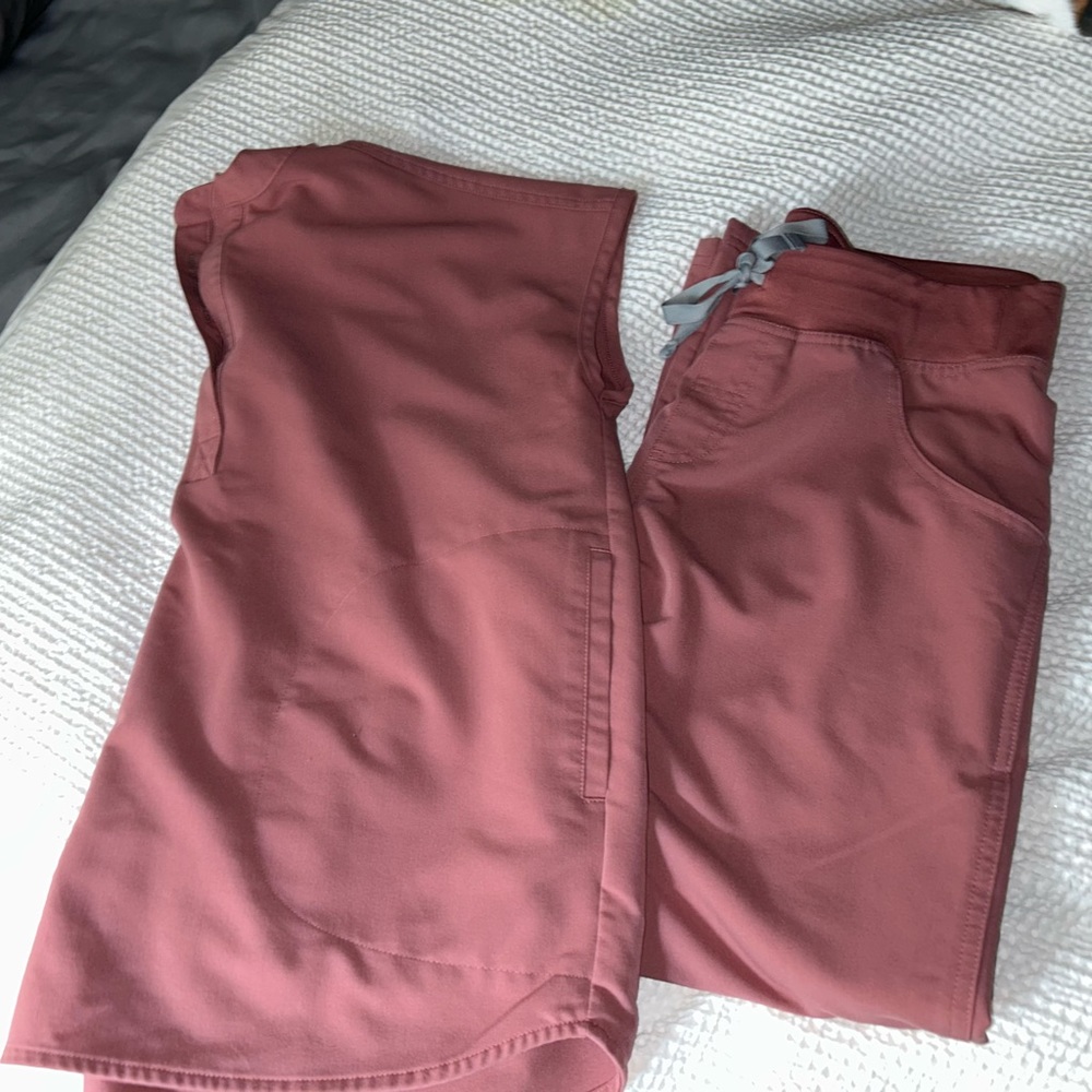 Figs Women's Scrub Set in Mauve